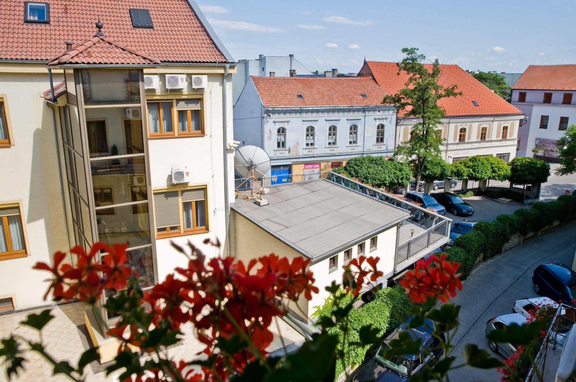 Hotel Capital With Private Wellness Nitra Eksteriør billede